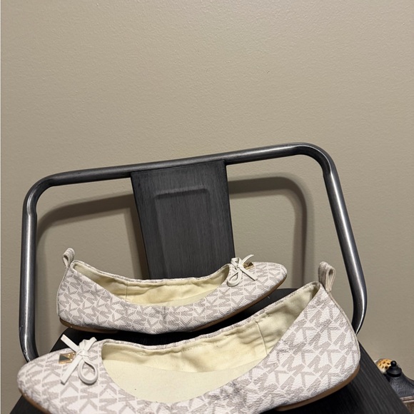 Michael Kors Cream Patterned Flats - Picture 6 of 11